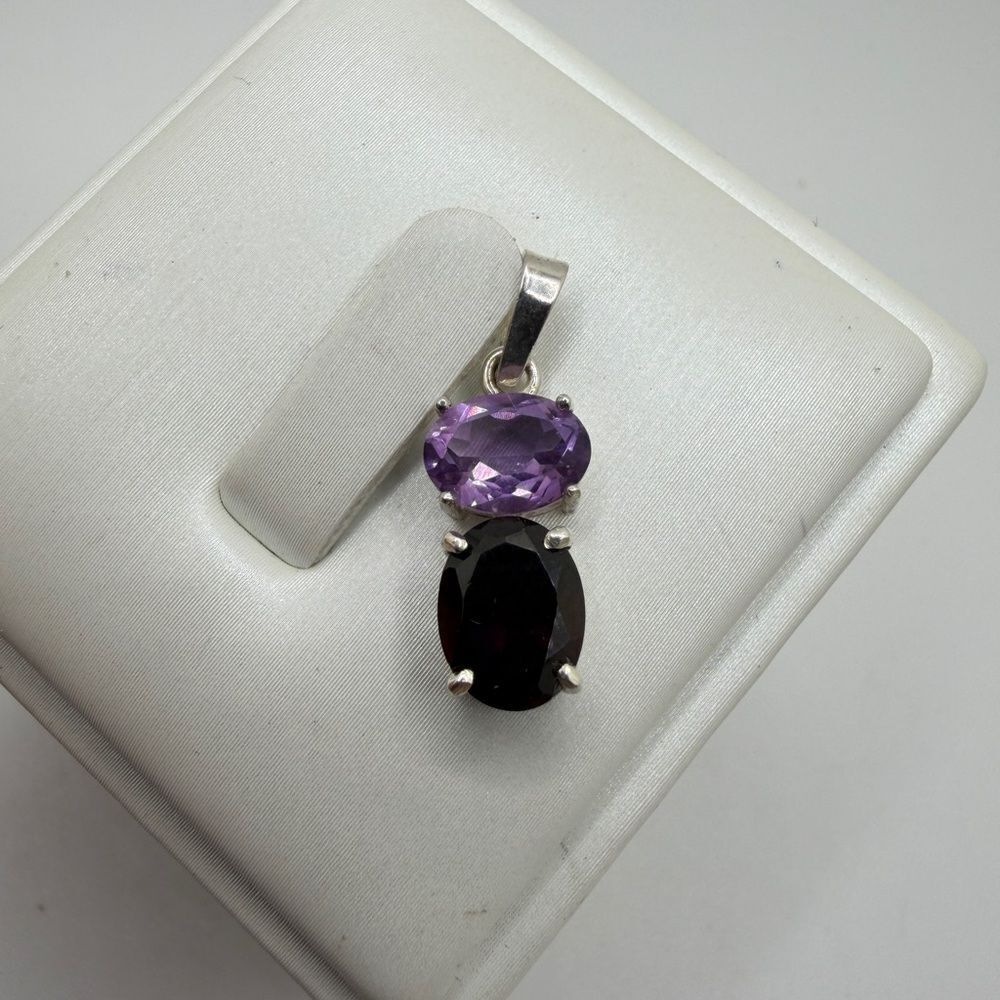 NWOT 7x9mm faceted garnet‎ and 8x6mm amethyst pendant in sterling silver!